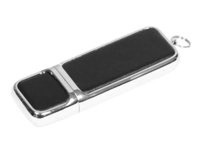 USB-флешка на 32 Гб компактной формы